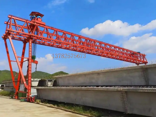 龍門(mén)吊門(mén)式起重機(jī)作業(yè)時(shí)確保下方人員**的規(guī)范有哪些？